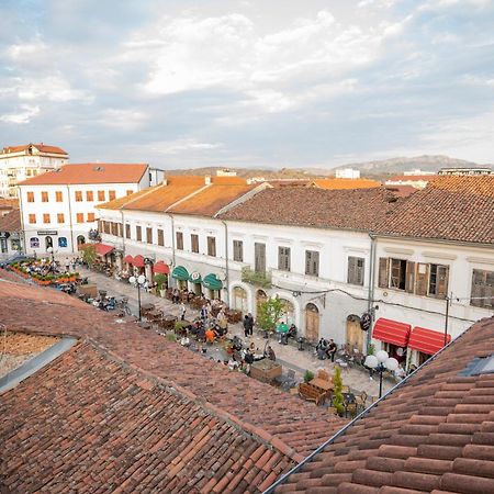 Hotel Carmen Shkodër エクステリア 写真