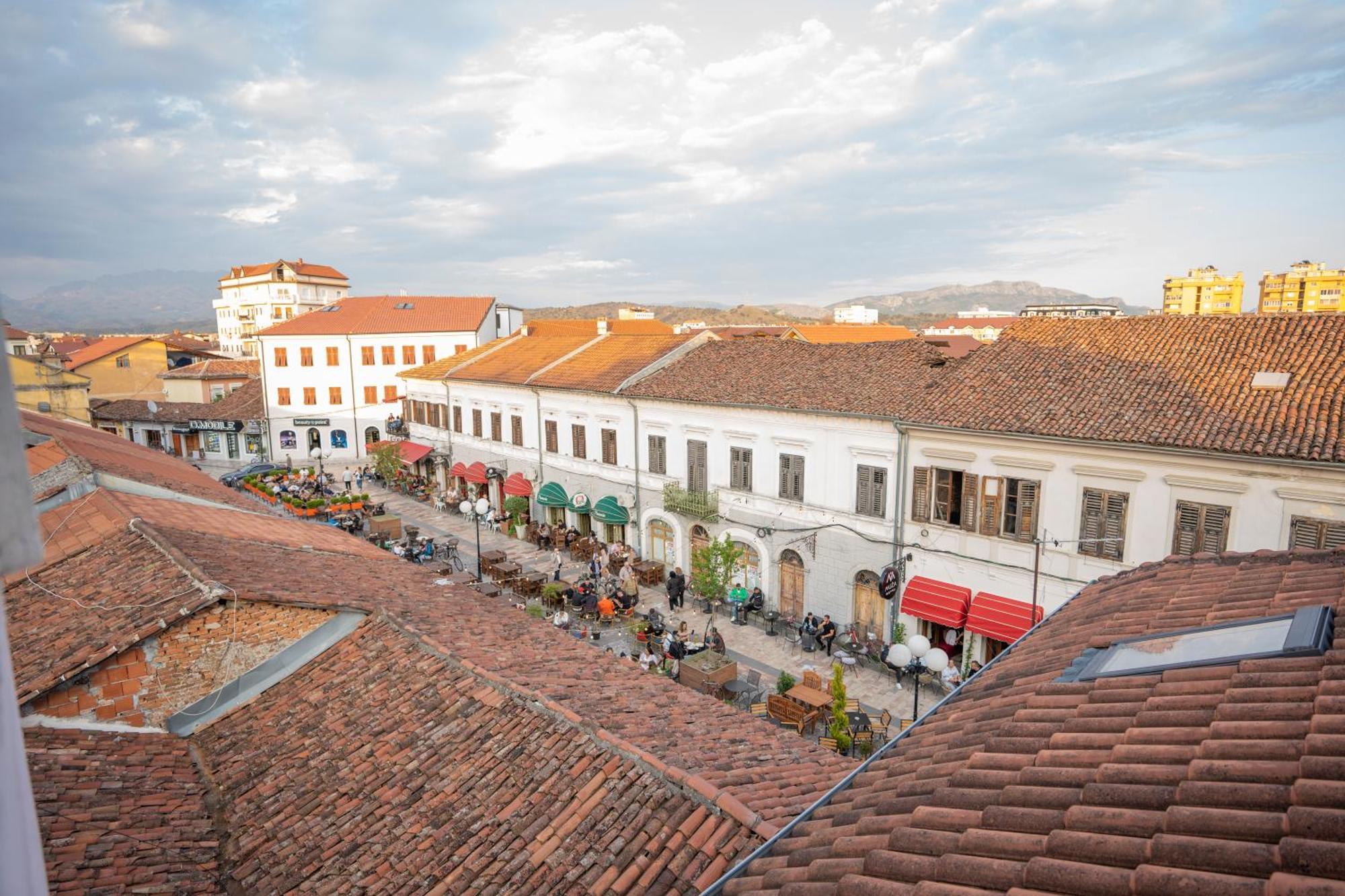 Hotel Carmen Shkodër エクステリア 写真