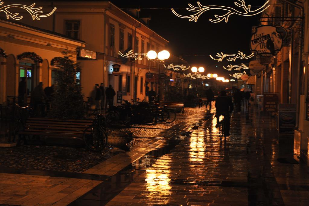 Hotel Carmen Shkodër エクステリア 写真